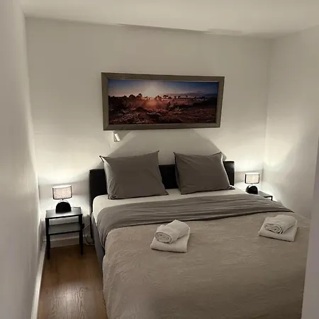 Luxurious Detached With Valley Views For 8 In