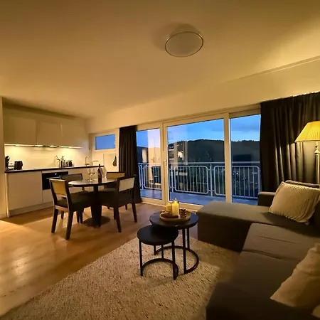 Luxurious Detached With Valley Views For 8 In *