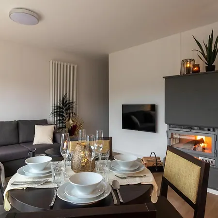 Luxurious Detached With Valley Views For 8 In Ferienhaus